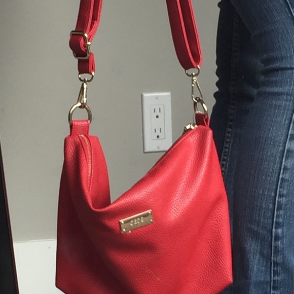 Red BCBG bag - Picture 3 of 7